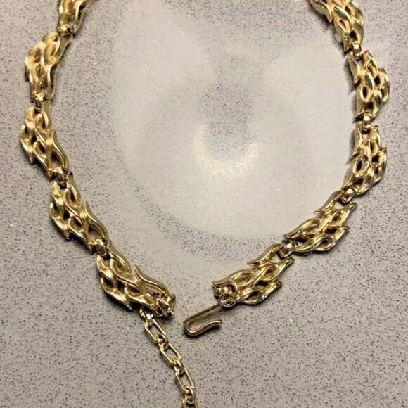 RARE VINTAGE SIGNED CROWN TRIFARI GOLDTONE 16 3/4" NECKLACE EXCELLENT CONDITION - Picture 8 of 16